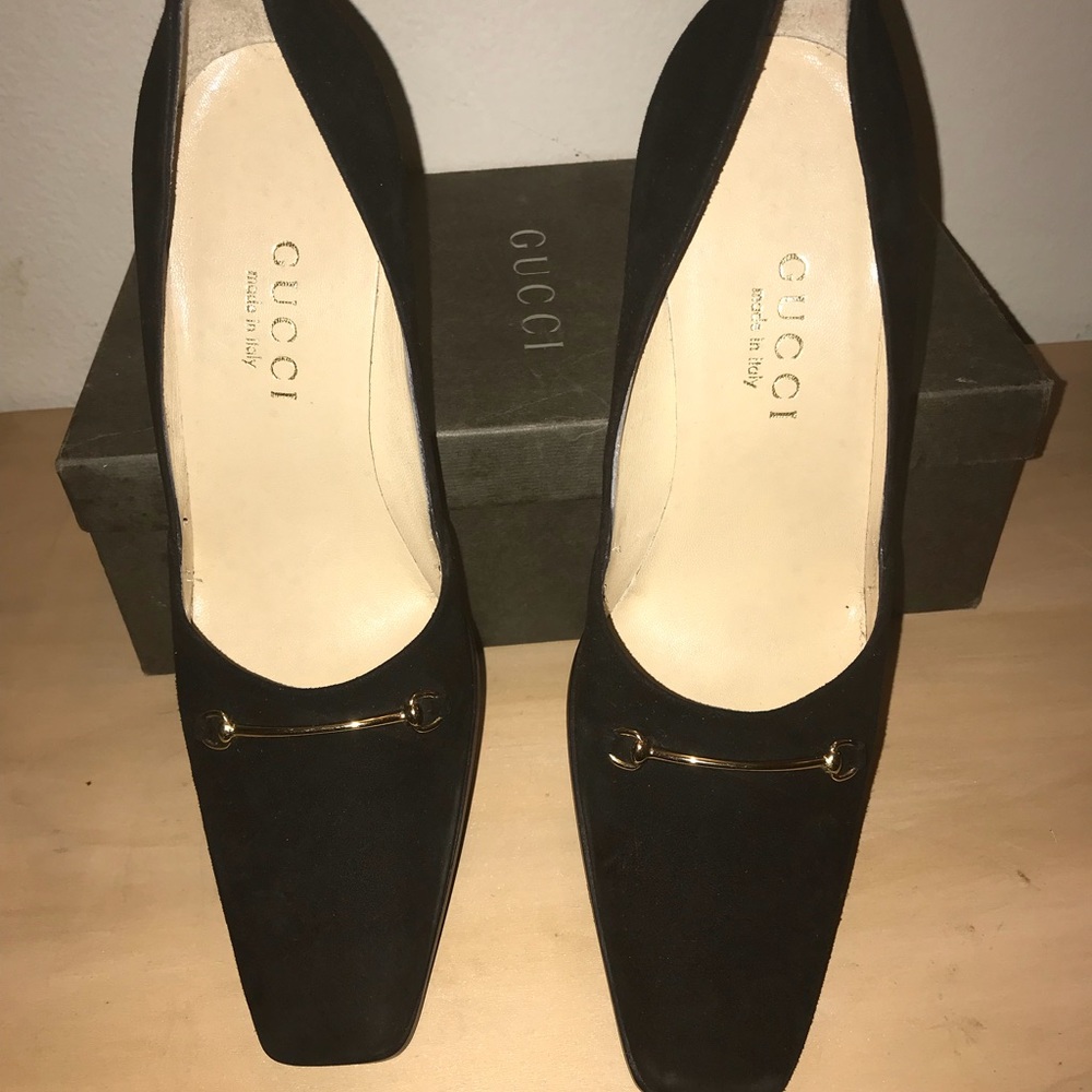 Gucci suede pump  never worn with box . 7.5 C